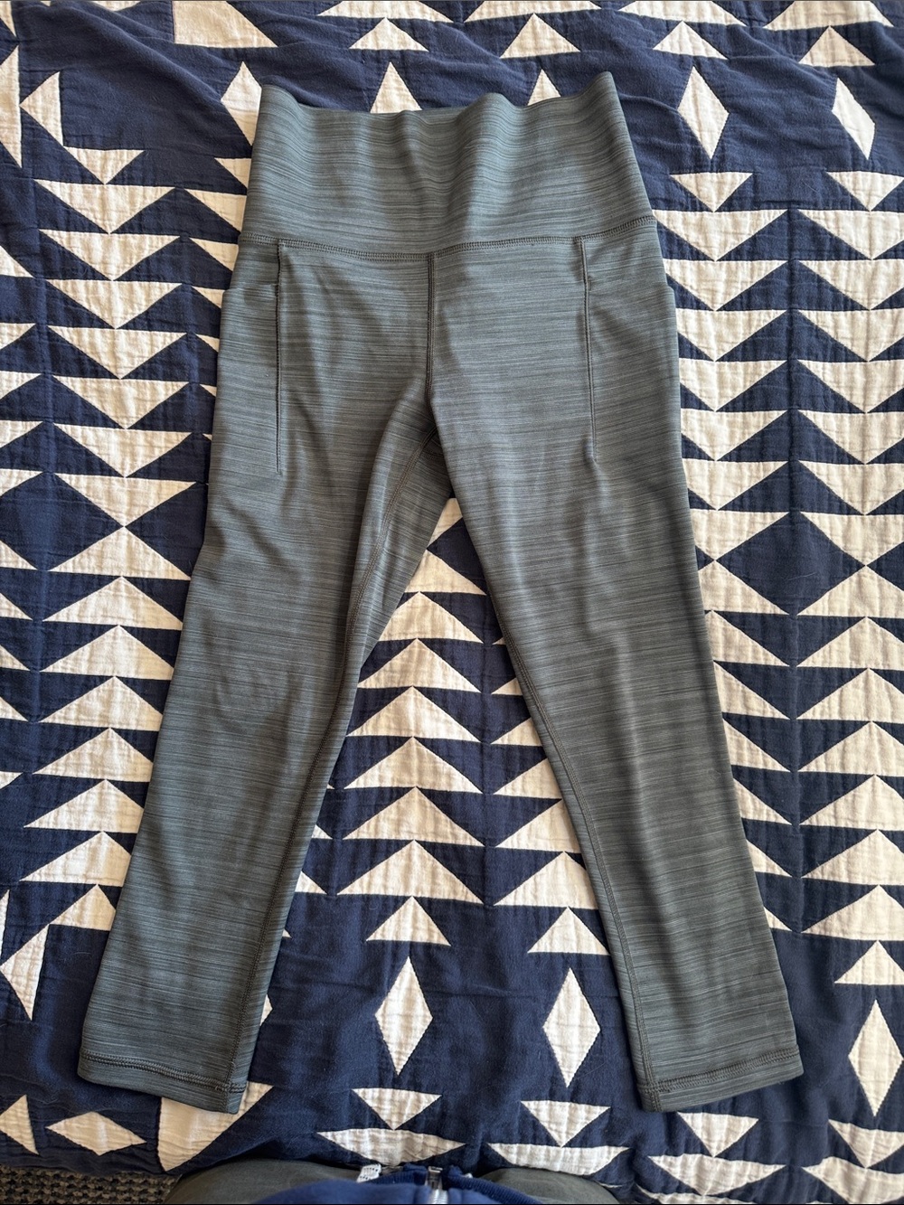 Athleta Salutation II capri